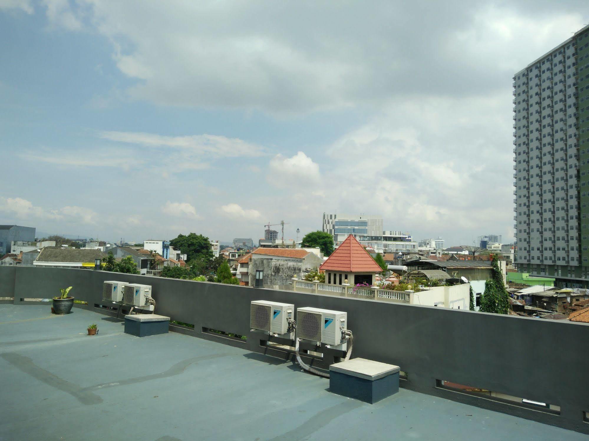 Sentra Inn Bandung Exterior foto