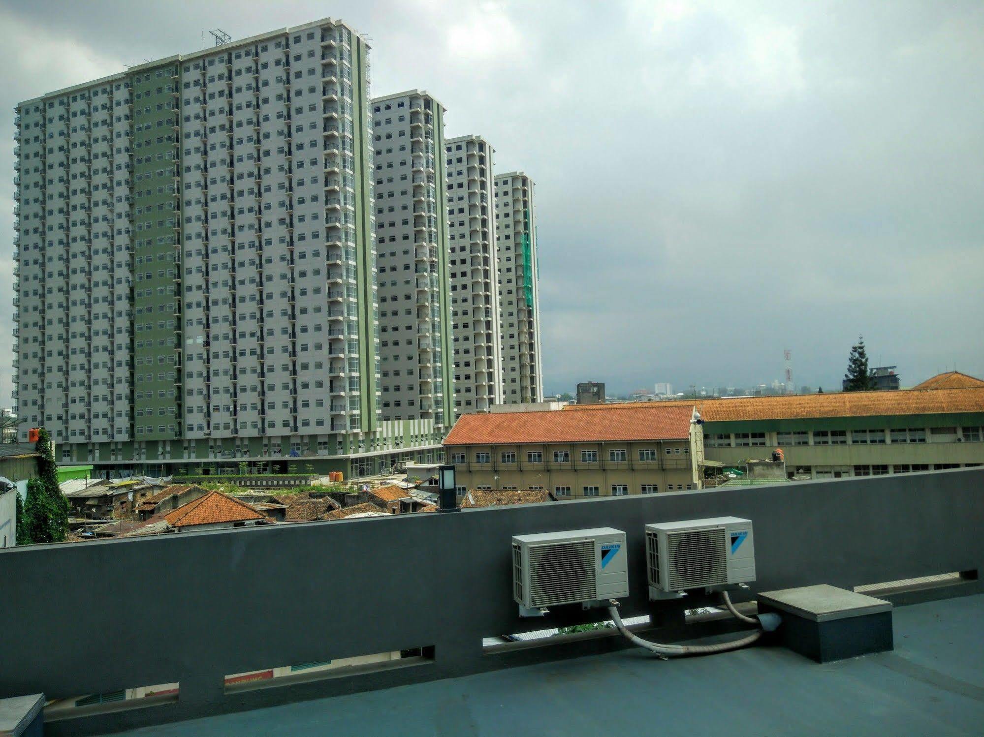 Sentra Inn Bandung Exterior foto